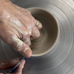 atelier-ceramique-ciel-sur-terre-sars-et-rosieres-001-poterie-tournage