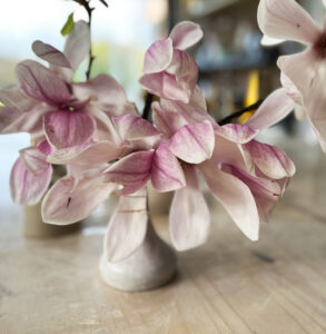 atelier-ceramique-ciel-sur-terre-sars-et-rosieres-006-magnolia-vase-ceramique